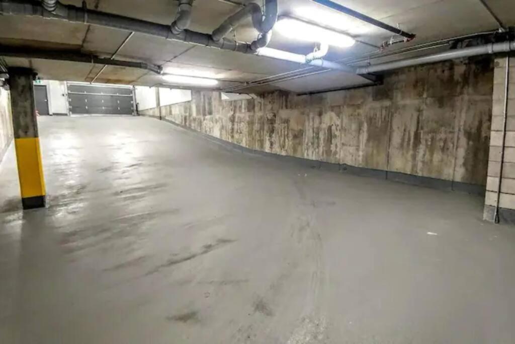 Good Vibes Only -Modern And Spacious 2 Bedroom Condo 4 Beds Free Parking, Gym Québec Esterno foto