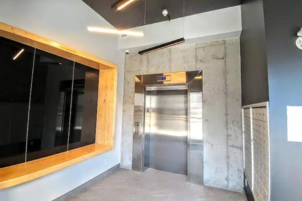 Good Vibes Only -Modern And Spacious 2 Bedroom Condo 4 Beds Free Parking, Gym Québec Esterno foto