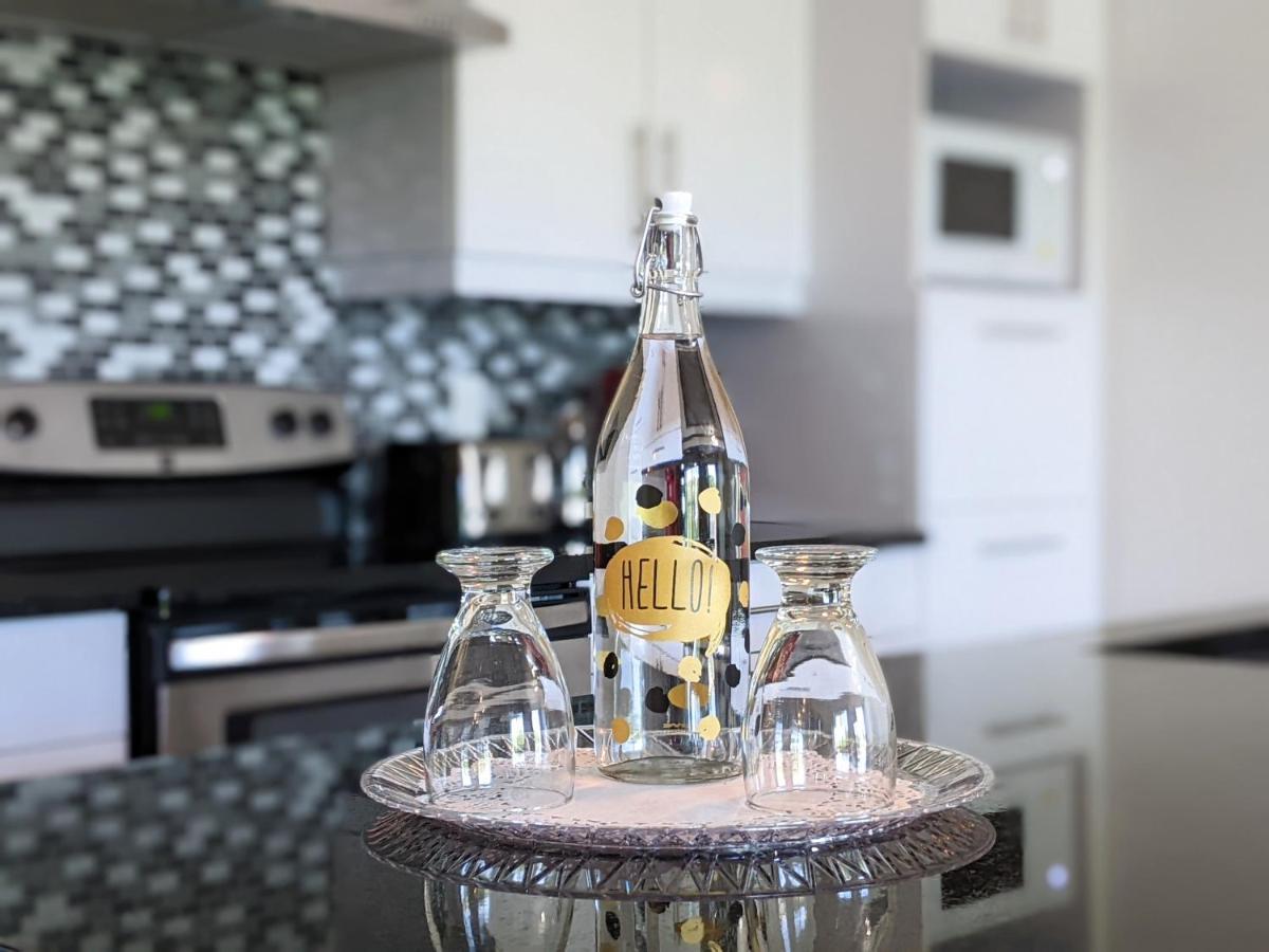 Good Vibes Only -Modern And Spacious 2 Bedroom Condo 4 Beds Free Parking, Gym Québec Esterno foto